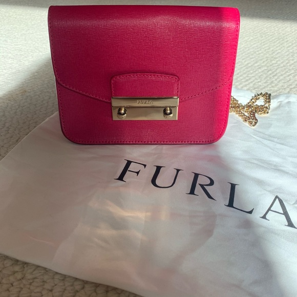 Furla Metropolis - mini crossbody in hot pink - Picture 7 of 7